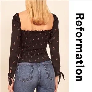 トップス REFORMATION Kemmy Black Top Reformation | Tops | Reformation Kemmy Black Rose Top | Poshmark